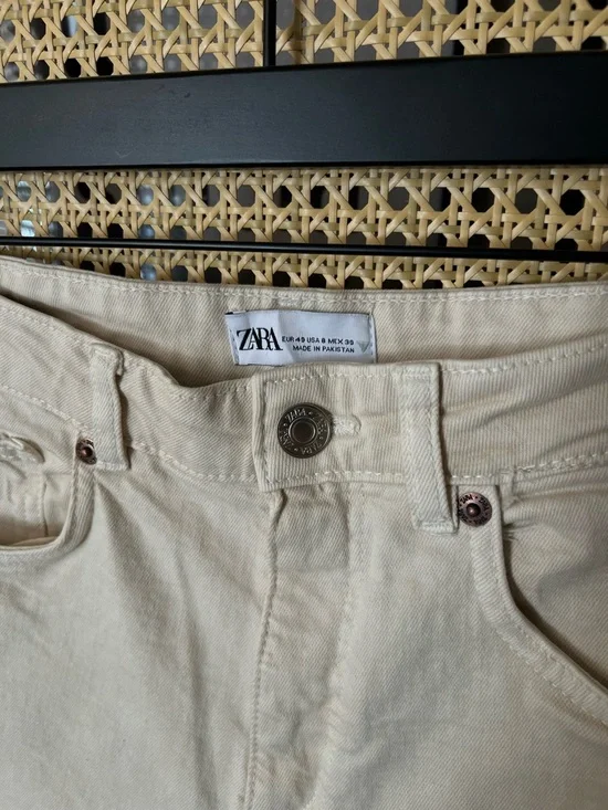 Zara Cream High-Rise Jeans - Picture 2 of 3